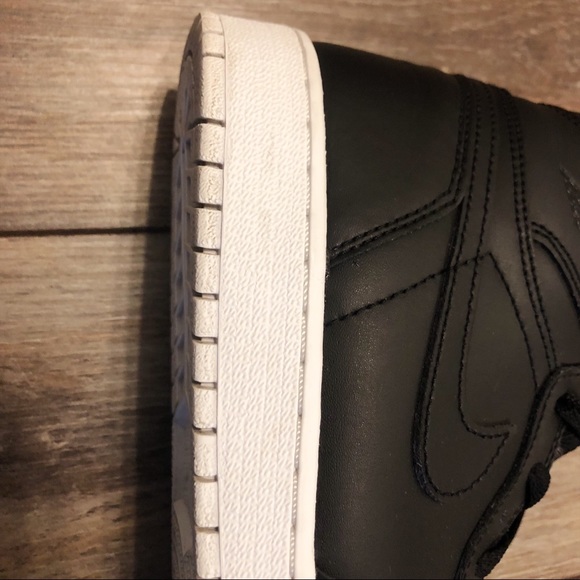 ⚫️⚪️ Jordan 1 - Cyber Monday | Size: 6 - Picture 3 of 8